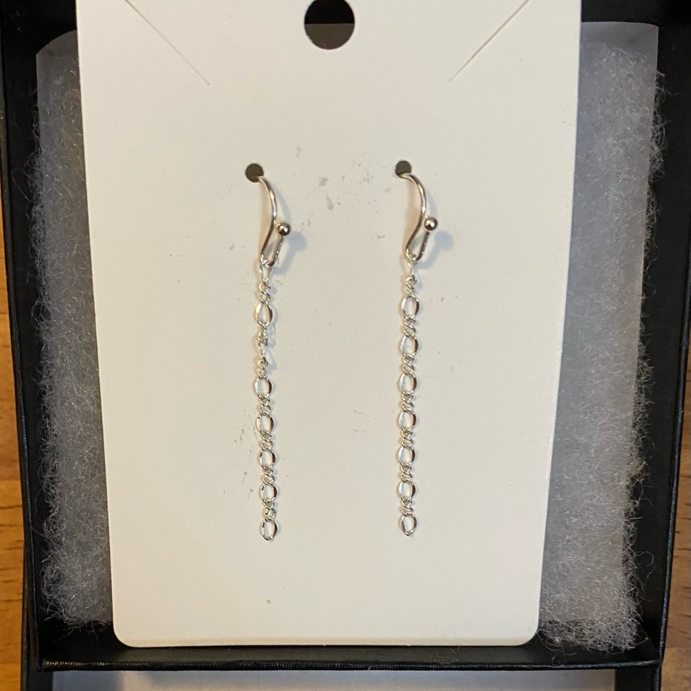 NEW Gorgeous silver plated fine chain earrings
